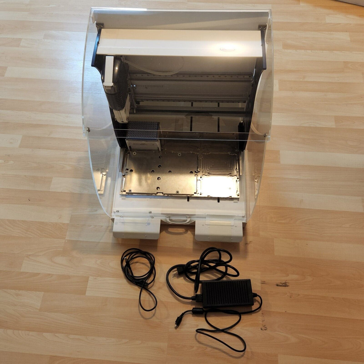 Gilson PipetMax Automatic Liquid Handler, 8-Pipet (Like New) - Photo 1